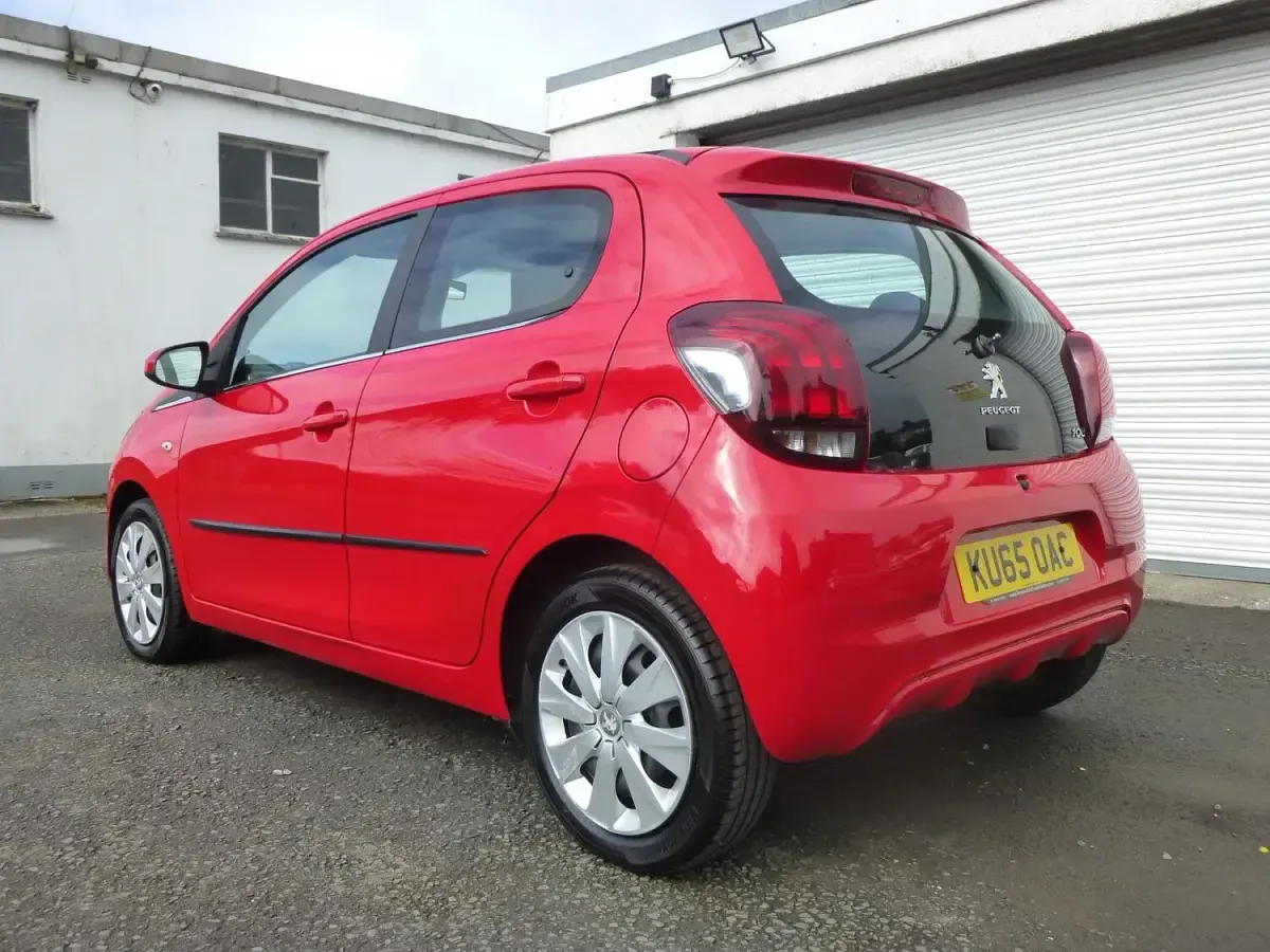 Used Peugeot 108 Active 68 HP (50 kW) 2015 Red Hatchback