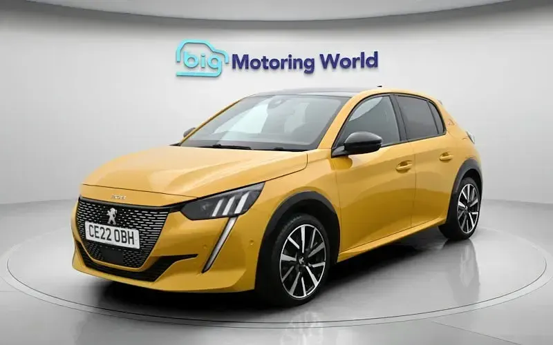 Used Peugeot 208 Premium 102 HP (75 kW) 2022 Yellow Hatchback