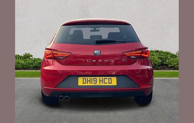Used Seat Leon FR 128 HP (94 kW) 2019 Red Hatchback