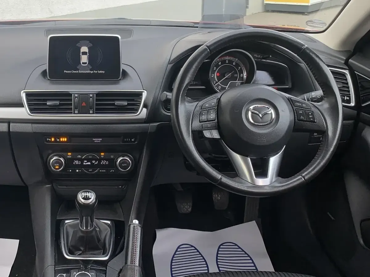 Used Mazda 3 Inclusive 165 HP (121 kW) 2015 Red Hatchback
