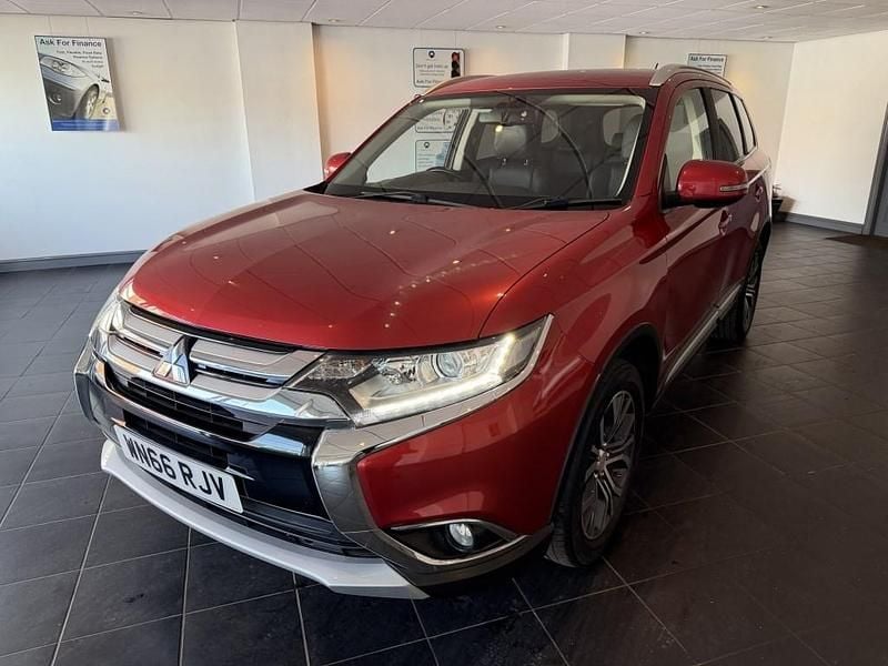 Used Mitsubishi Outlander 2016 Red SUV
