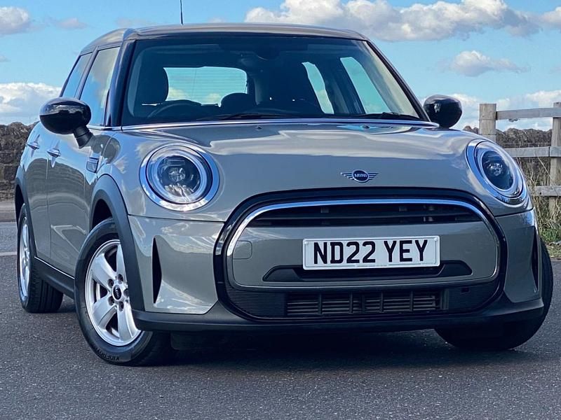 Moonwalk grey Used 2022 Mini Cooper Classic Hatchback | £15,490 (Good price) - Image 1/4