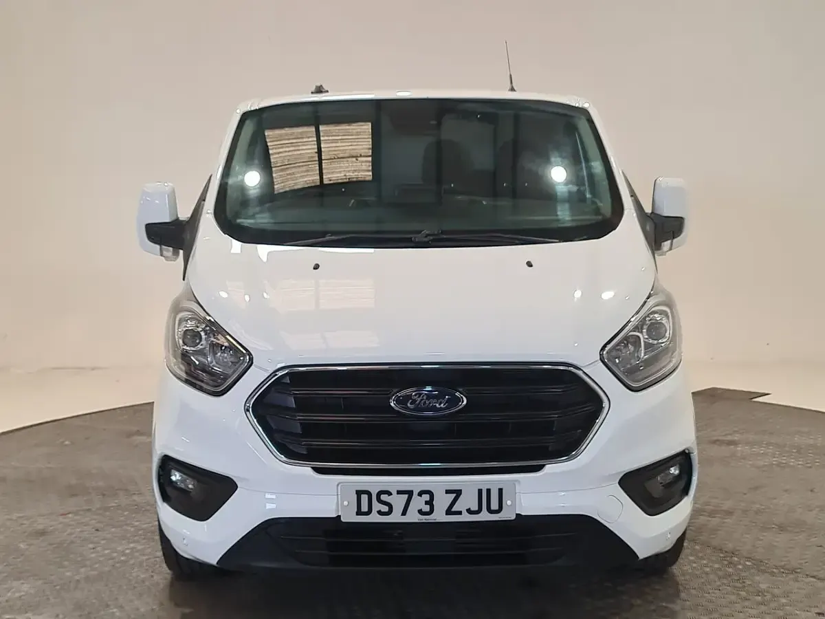 Used Ford Transit Custom Limited 130 HP (95 kW) 2023 White Van