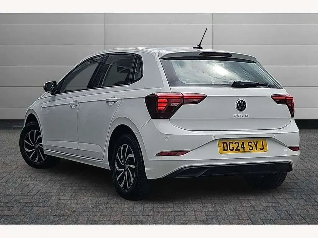 Used VW Polo Life 95 HP (69 kW) 2024 White Hatchback