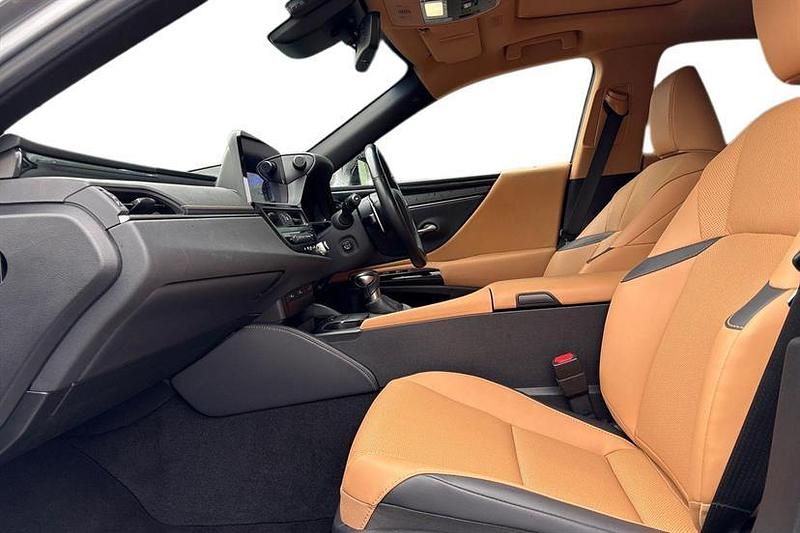 Used Lexus ES300H 218 HP (160 kW) 2022 Silver Sedan