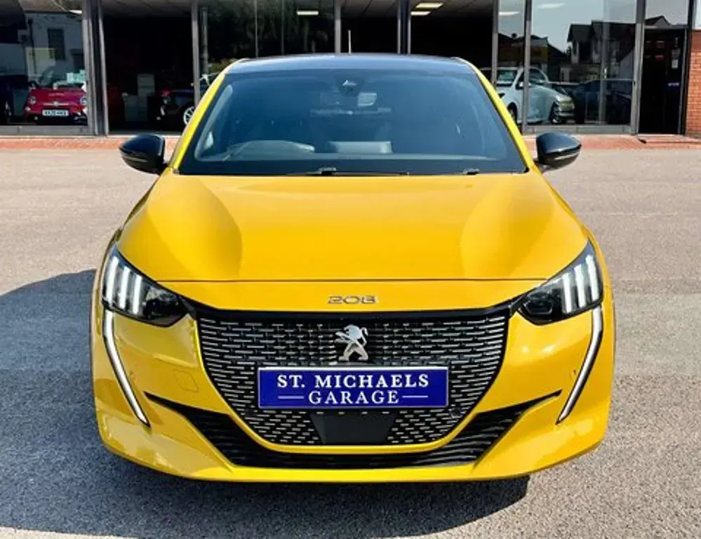 Used Peugeot 208 GT-line 2021 Yellow Hatchback