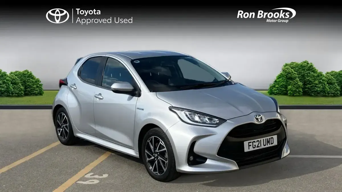 Second-hand Toyota Yaris Hybrid Design 2021 Argintiu Hatchback
