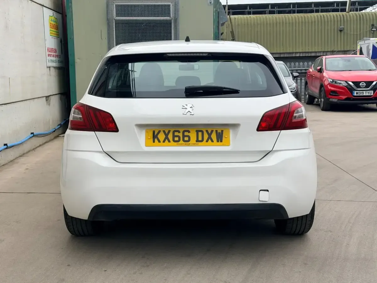 Usado Peugeot 308 Access 2017 Branco Citadino