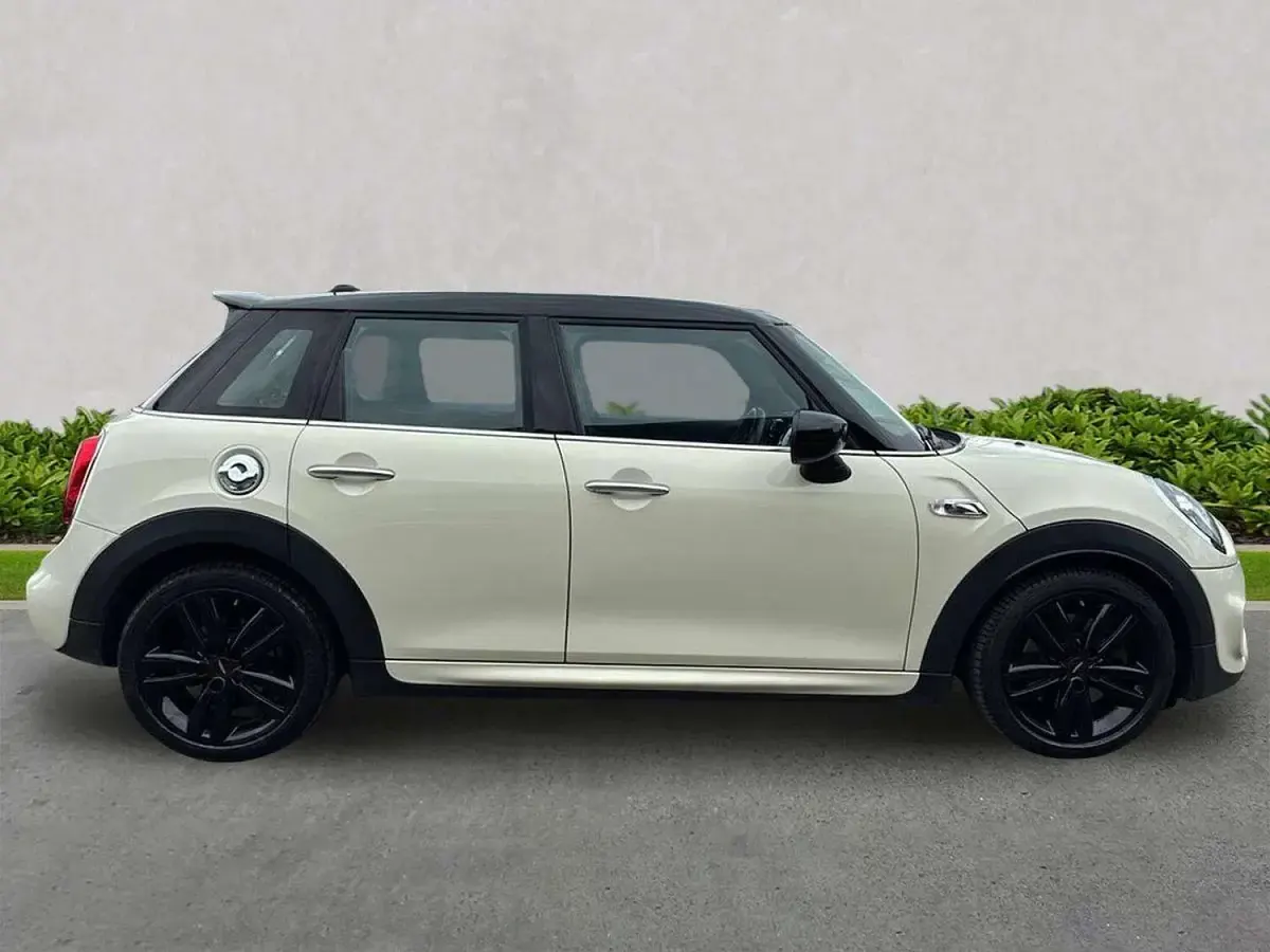 Used Mini Cooper S Hatch 192 HP (141 kW) 2020 White Hatchback