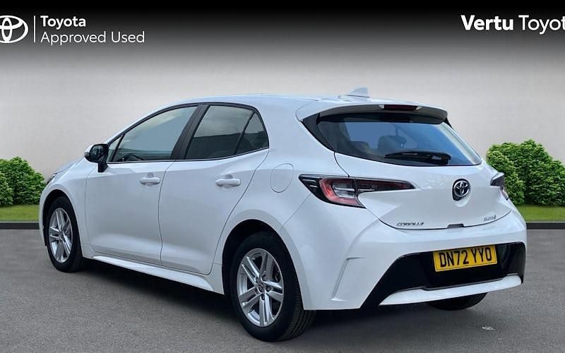 Used Toyota Corolla 122 HP (89 kW) 2022 White Hatchback