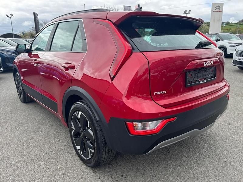 Begagnad Kia e-Niro 147 kW (201 HK) 2024 Röd SUV