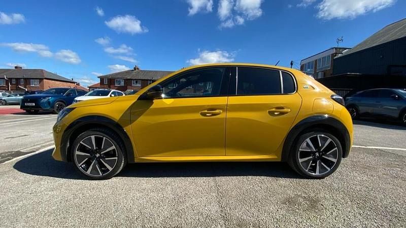 Used Peugeot e-208 GT 98 kW (134 HP) 2021 Yellow Hatchback