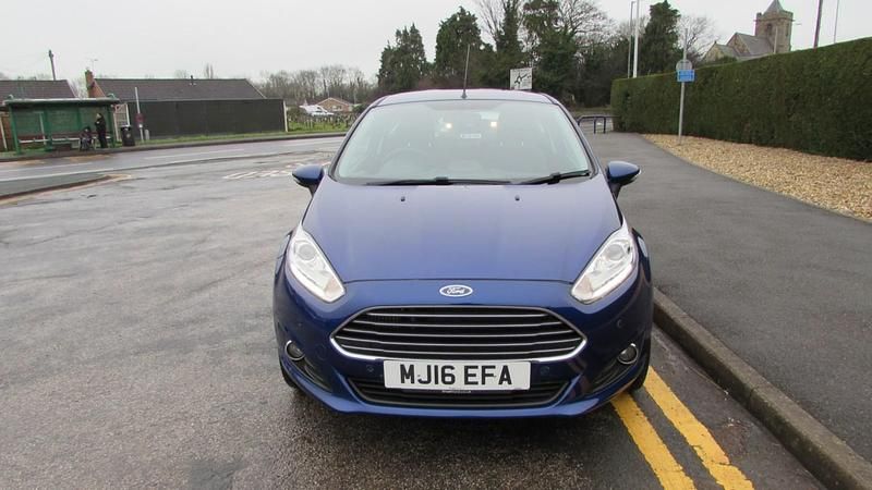 Used Ford Fiesta Zetec 100 HP (73 kW) 2016 Blue Hatchback