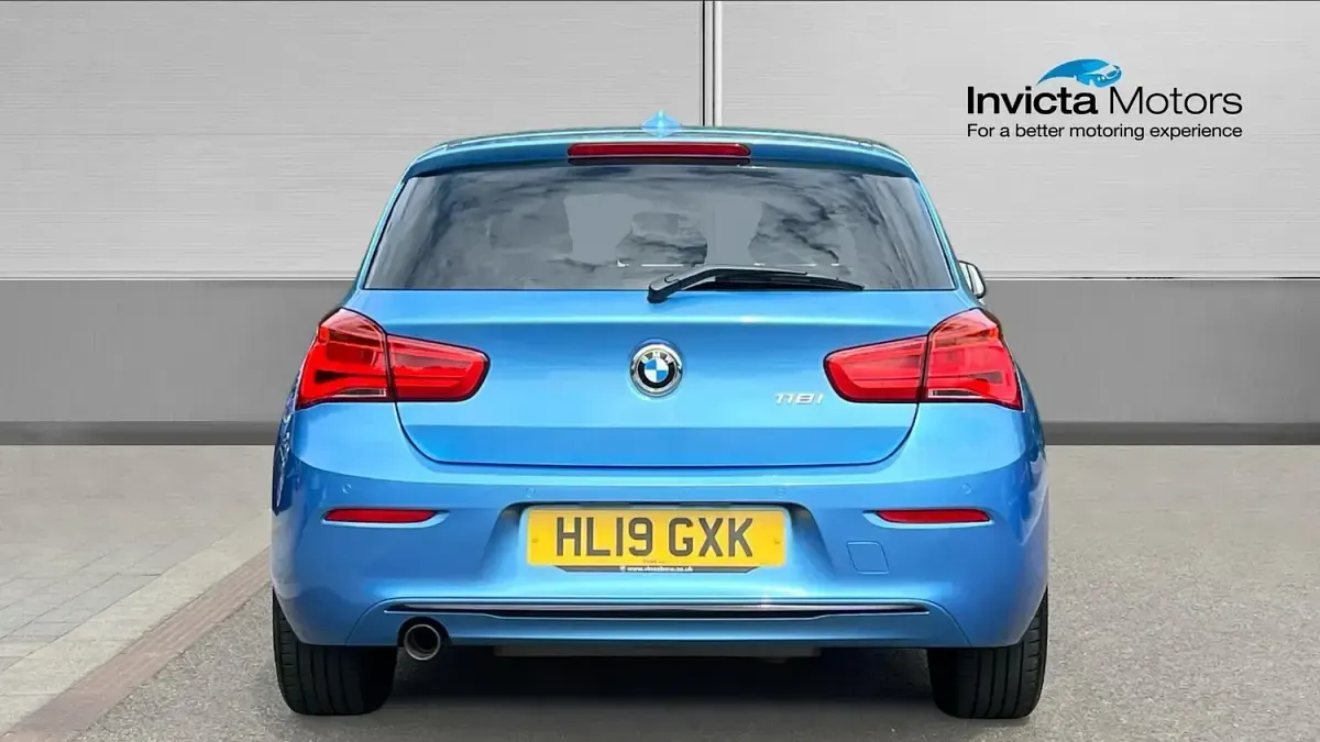 Used BMW 118 Sport Line 136 HP (100 kW) 2019 Blue Hatchback
