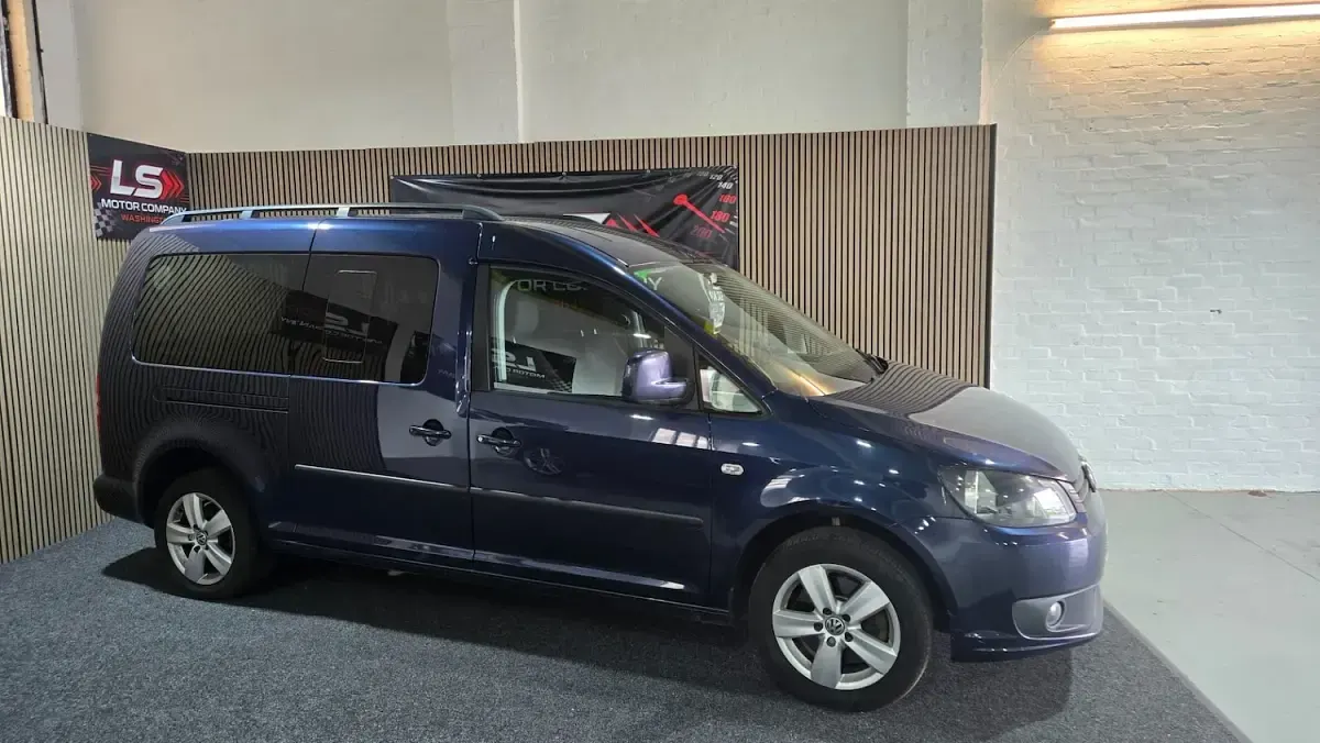 Used VW Caddy Maxi Life 102 HP (75 kW) 2015 Blue MPV