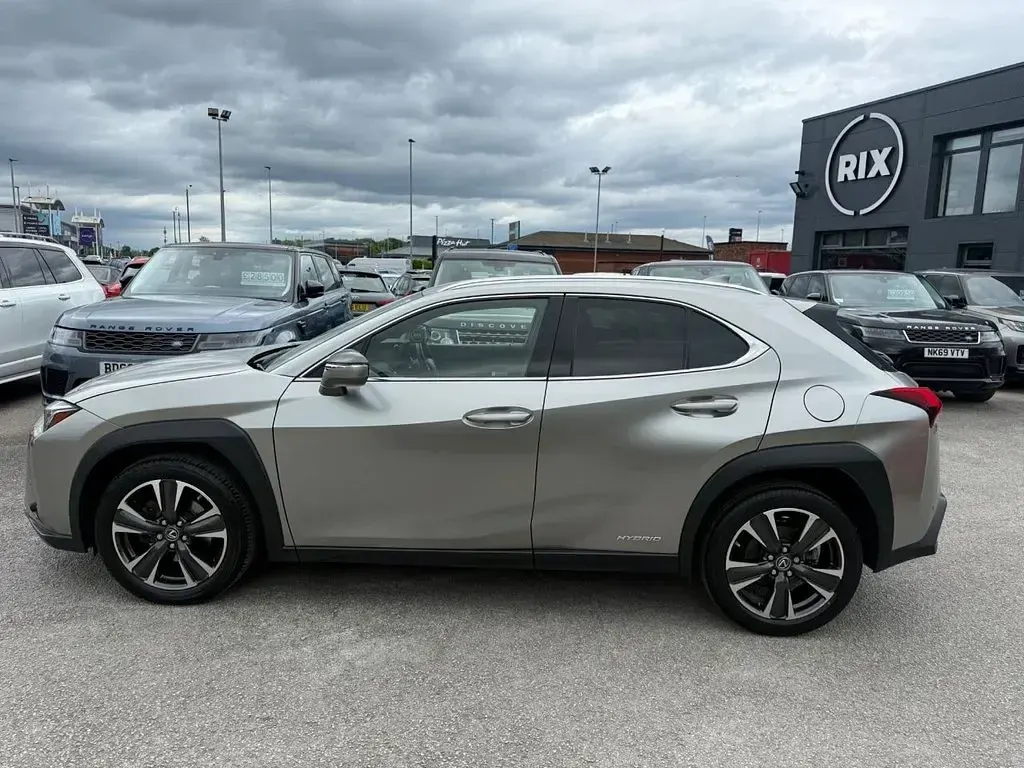 Used Lexus UX 250h 2019 Silver SUV