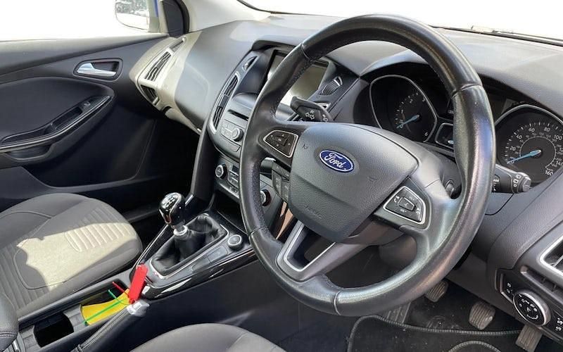 Usado Ford Focus Titanium 120 HP (88 kW) 2017 Azul Citadino