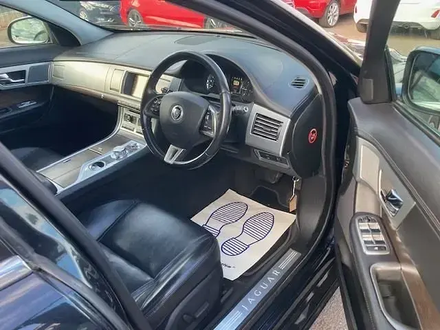 Used Jaguar XF Luxury 190 HP (139 kW) 2012 Black Sedan