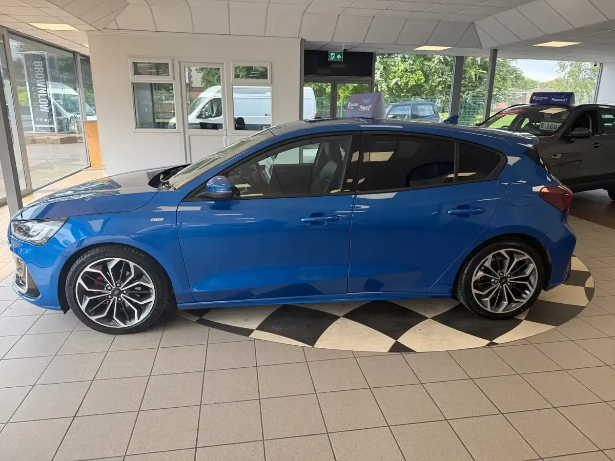 Used Ford Focus ST-Line 120 HP (88 kW) 2023 Blue Hatchback