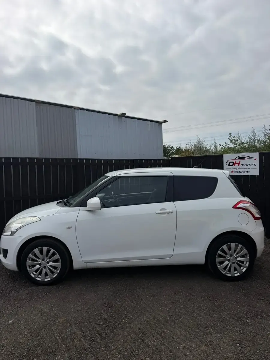 Used Suzuki Swift SZ3 94 HP (69 kW) 2011 White Hatchback