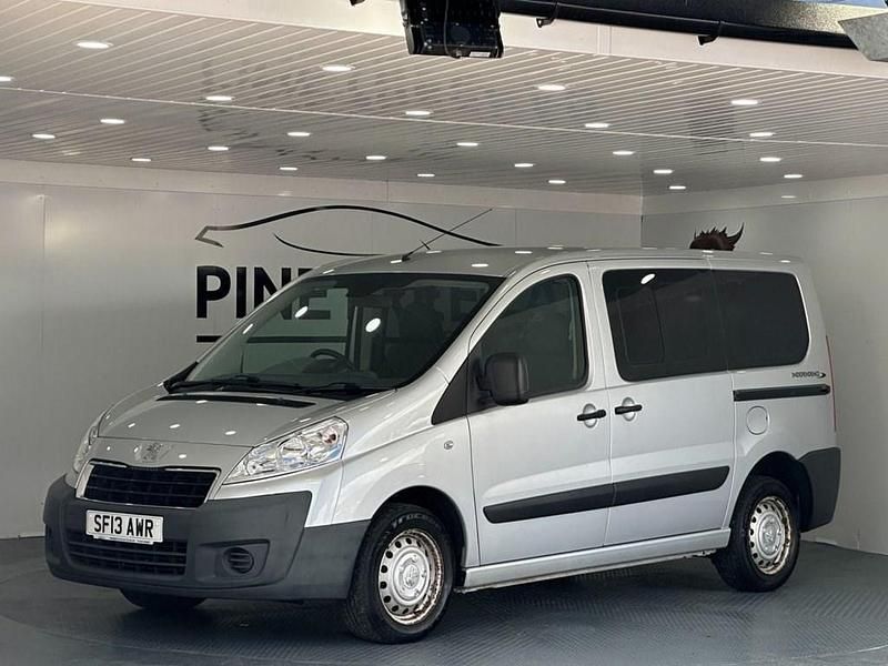 Gebraucht Peugeot TePee Comfort 98 PS (72 kW) 2013 Silber Van / Kleinbus
