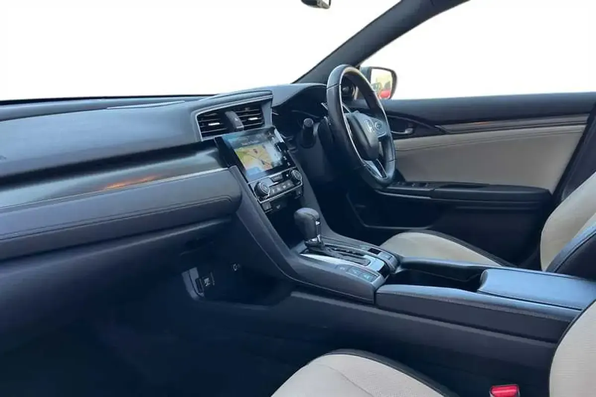 Used Honda Civic EX 126 HP (92 kW) 2019 Lunar silver m