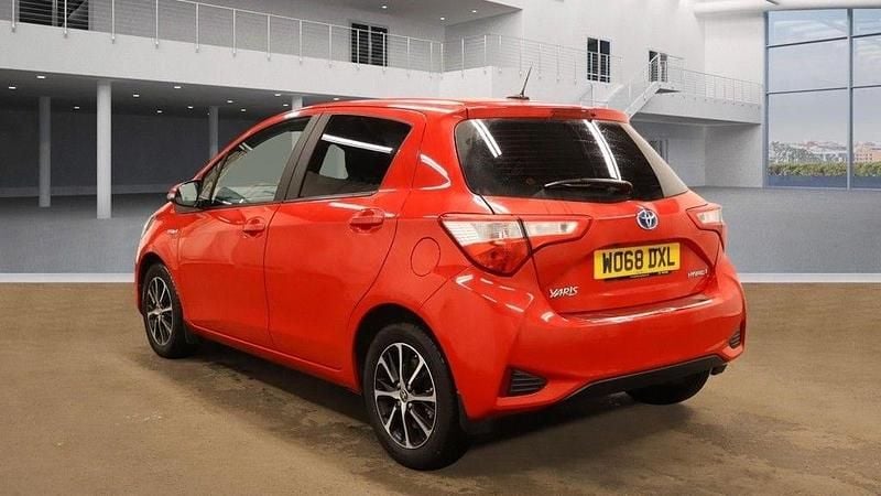 Used Toyota Yaris Hybrid 2018 Red Hatchback