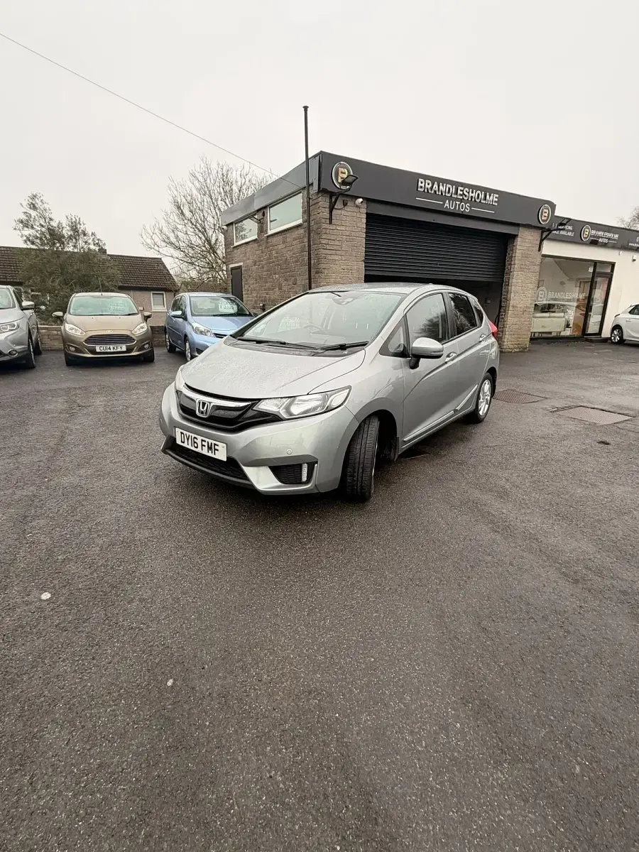 Used Honda Jazz SE 102 HP (75 kW) 2016 Silver Hatchback