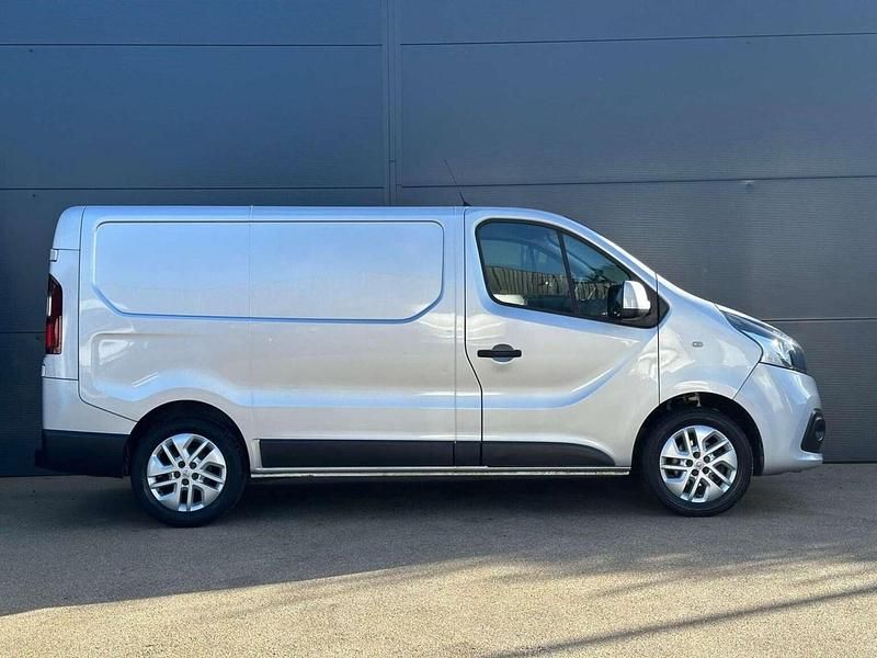 Used Renault Trafic 2019 Silver MPV