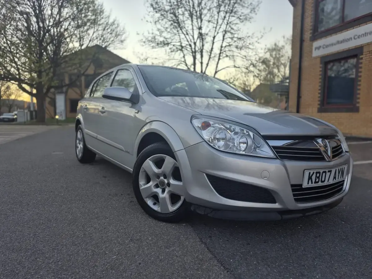 Used Vauxhall Astra Club 88 HP (64 kW) 2007 Silver Hatchback