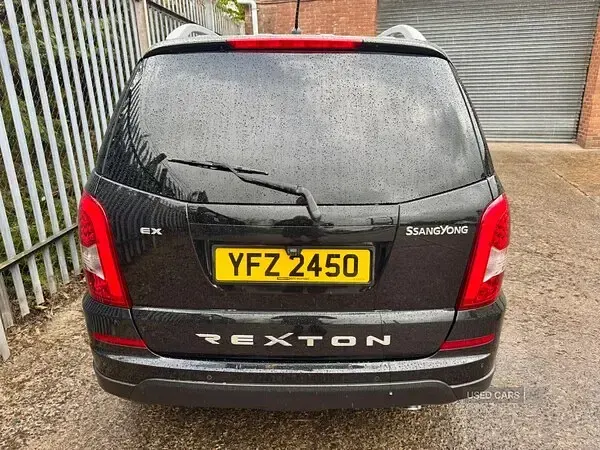 Used SsangYong Rexton 150 HP (110 kW) 2015 Black SUV