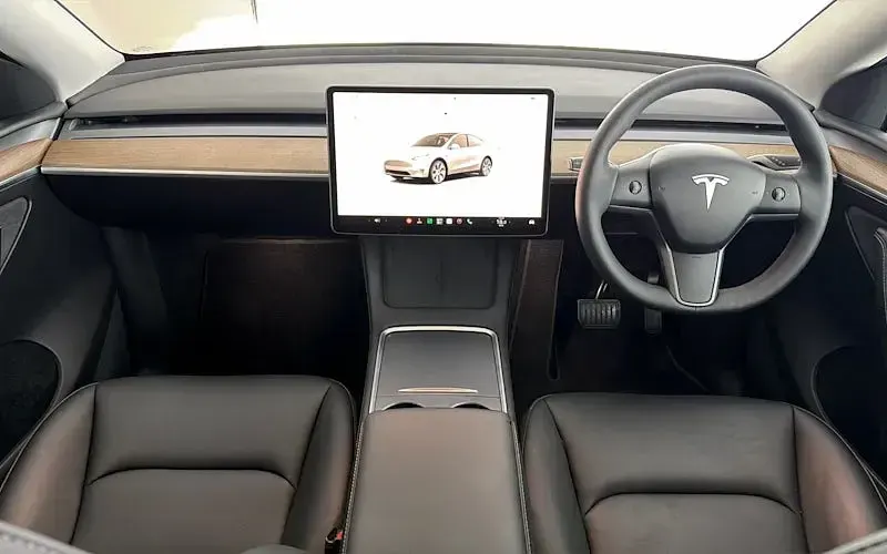 Used Tesla Model Y Standard Range 219 kW (299 HP) 2023 White SUV