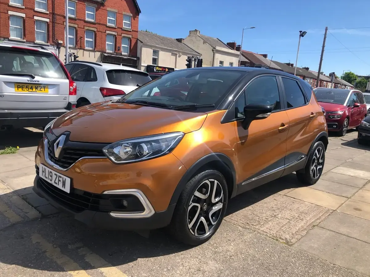 Used Renault Captur Iconic 2019 Orange SUV