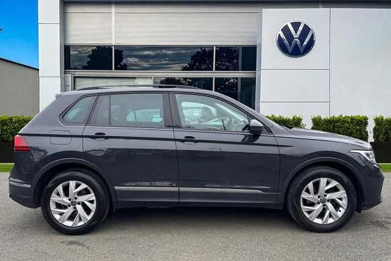 Used VW Tiguan Life 150 HP (110 kW) 2022 Grey SUV