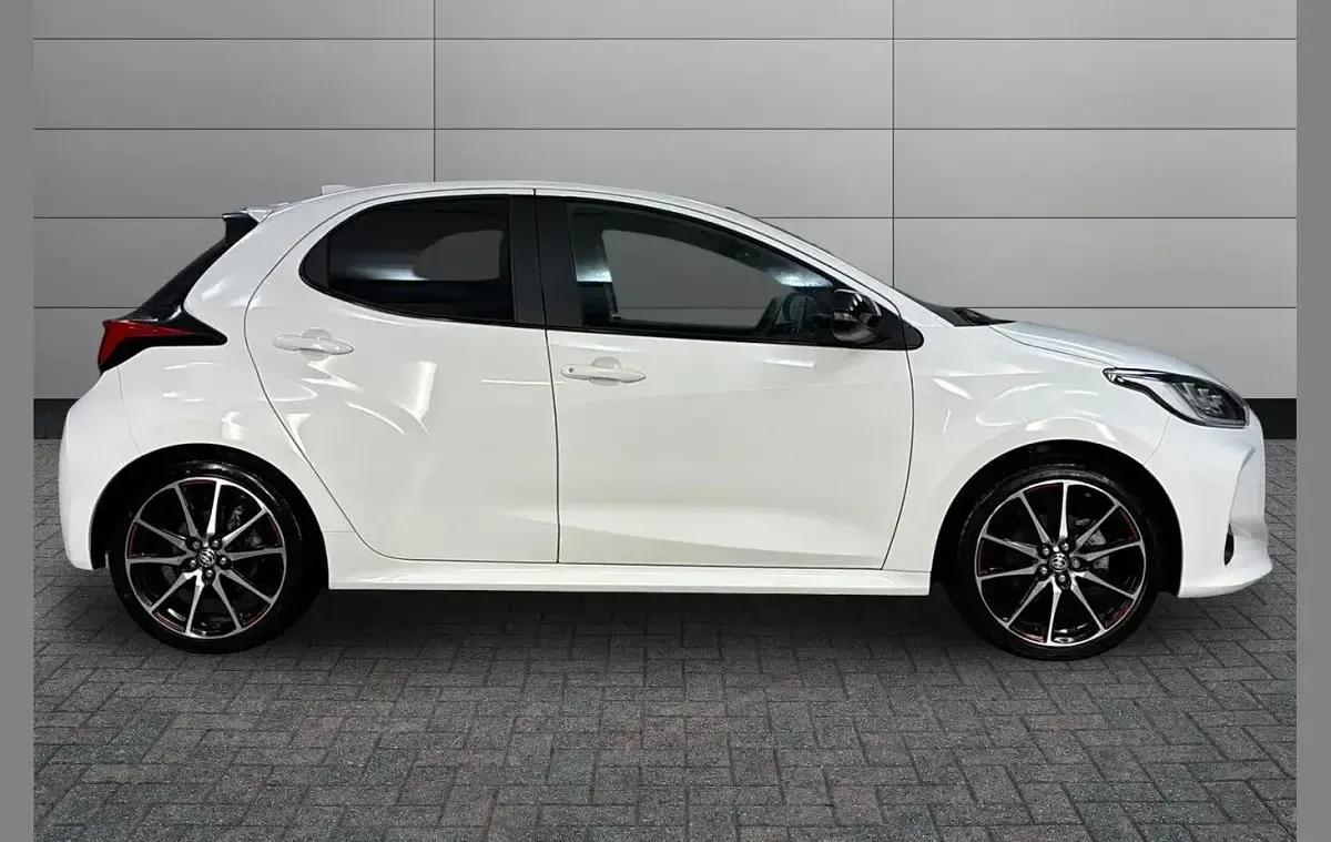 Used Toyota Yaris Hybrid Sport 113 HP (83 kW) 2023 White Hatchback