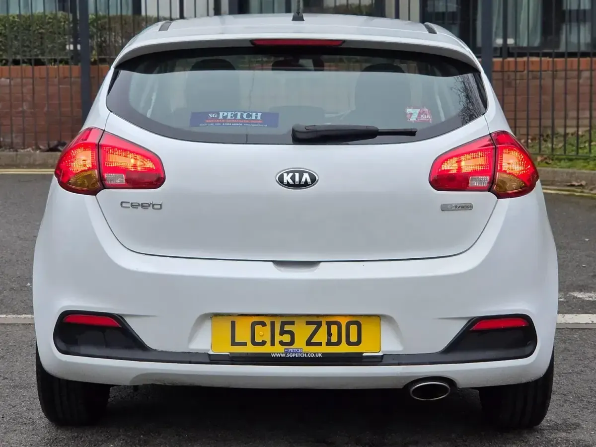 Used Kia Ceed 126 HP (92 kW) 2015 White Hatchback