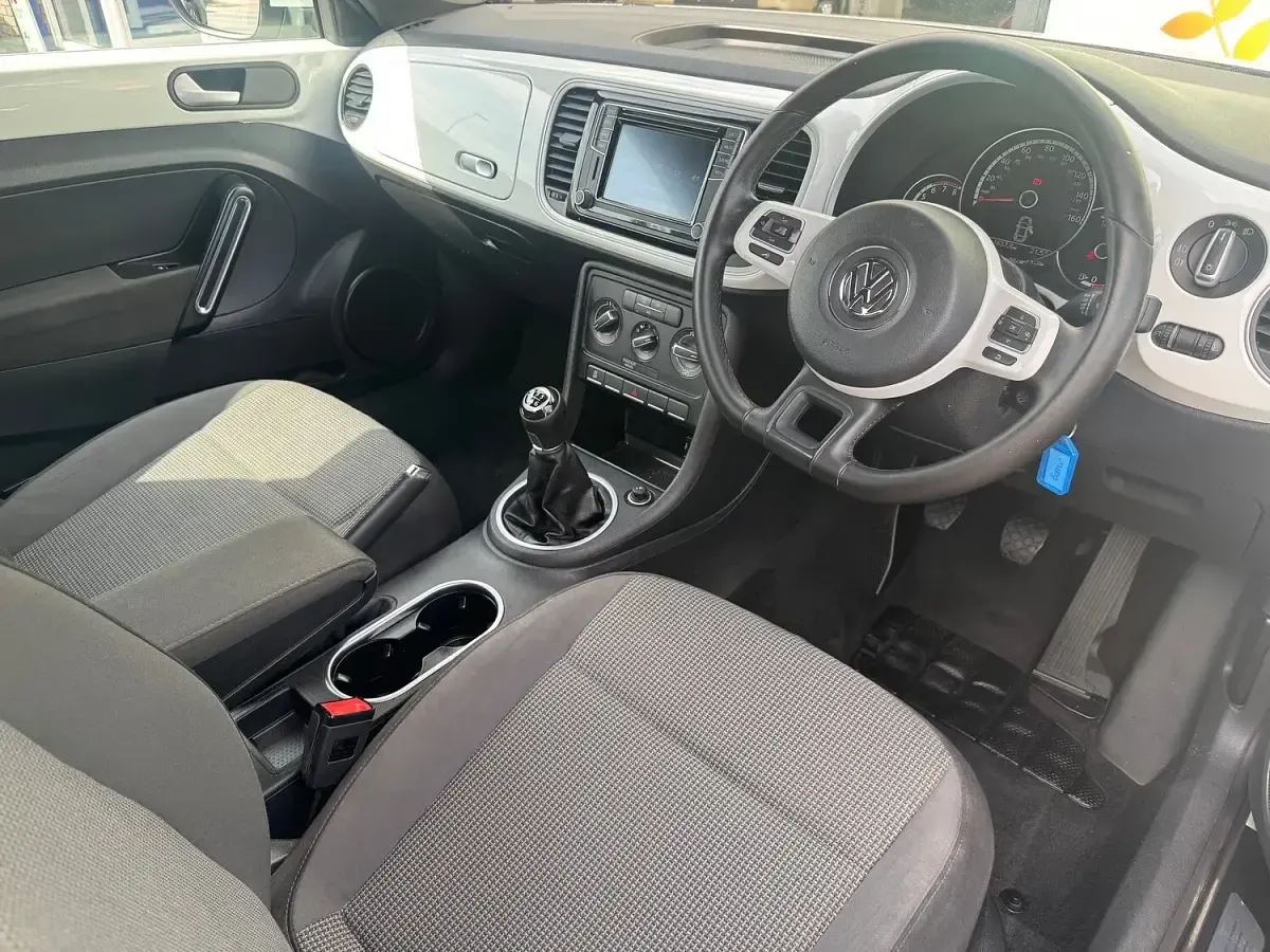 Used VW Beetle Design 150 HP (110 kW) 2016 White Hatchback