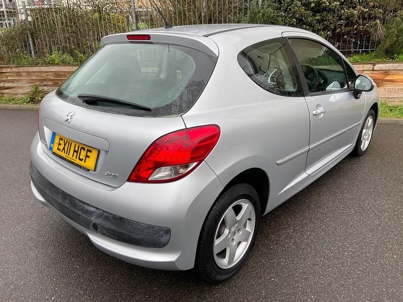 Used Peugeot 207 Envy 75 HP (55 kW) 2011 Silver Hatchback