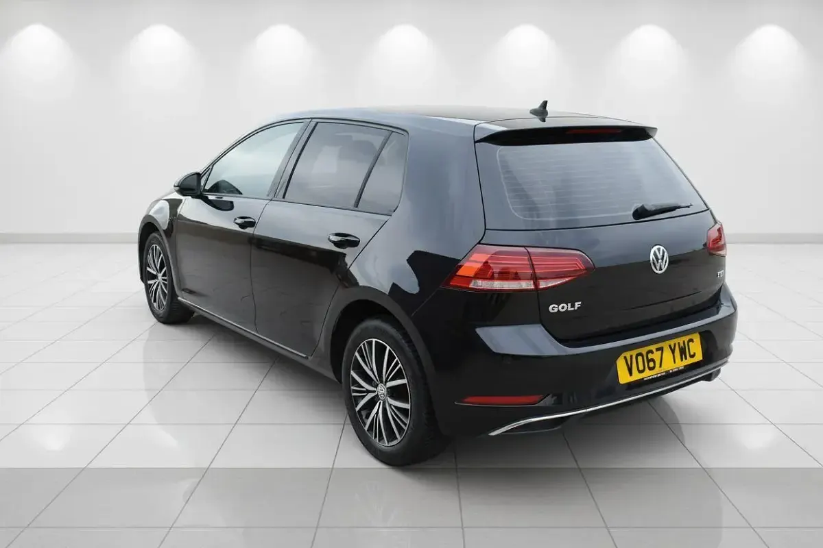 Used VW Golf VII SE 110 HP (80 kW) 2017 Black Hatchback