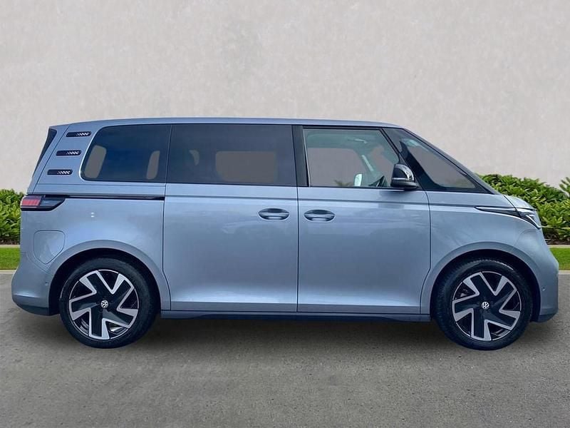 Usado VW ID. Buzz Pro 150 kW (204 HP) 2023 Prateado Monovolume