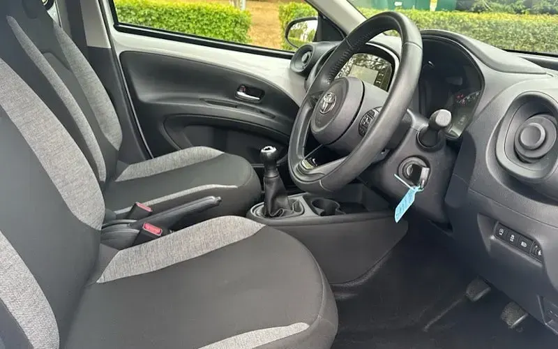 Used Toyota Aygo X PURE 72 HP (52 kW) 2023 White SUV