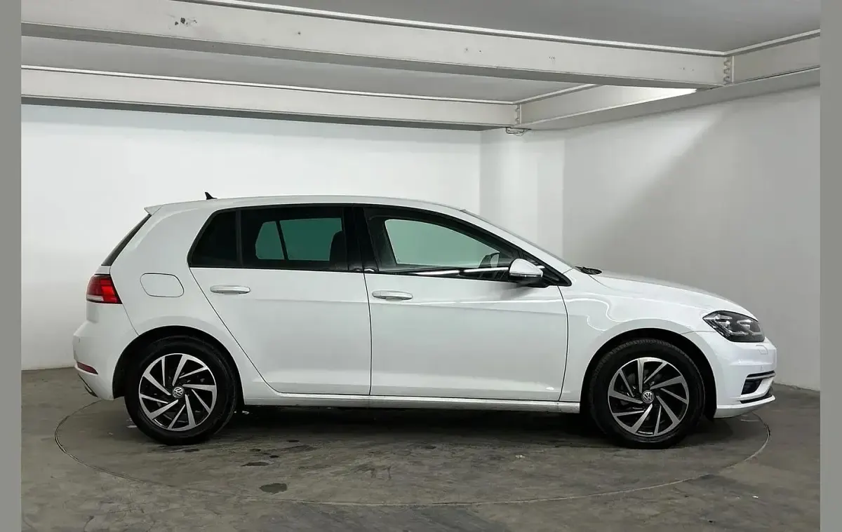 Used VW Golf VIII Edition 147 HP (108 kW) 2020 White Hatchback