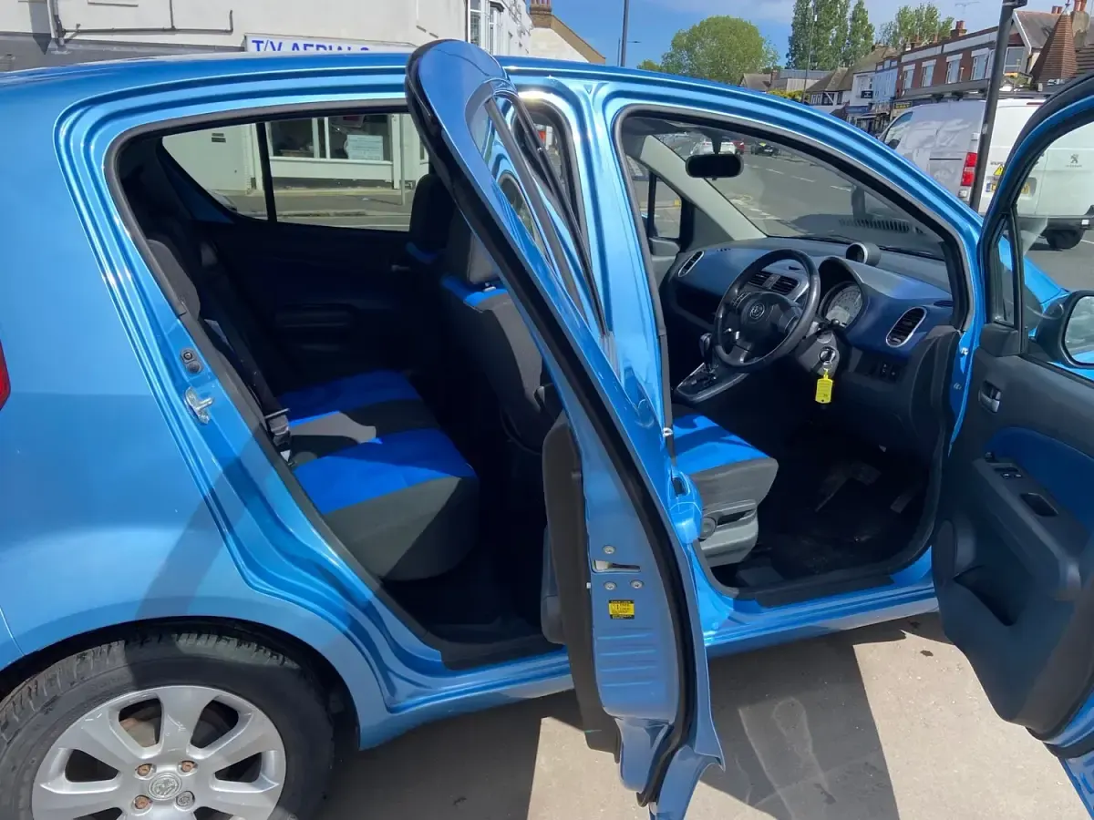 Used Vauxhall Agila Design Edition 85 HP (62 kW) 2009 Blue MPV