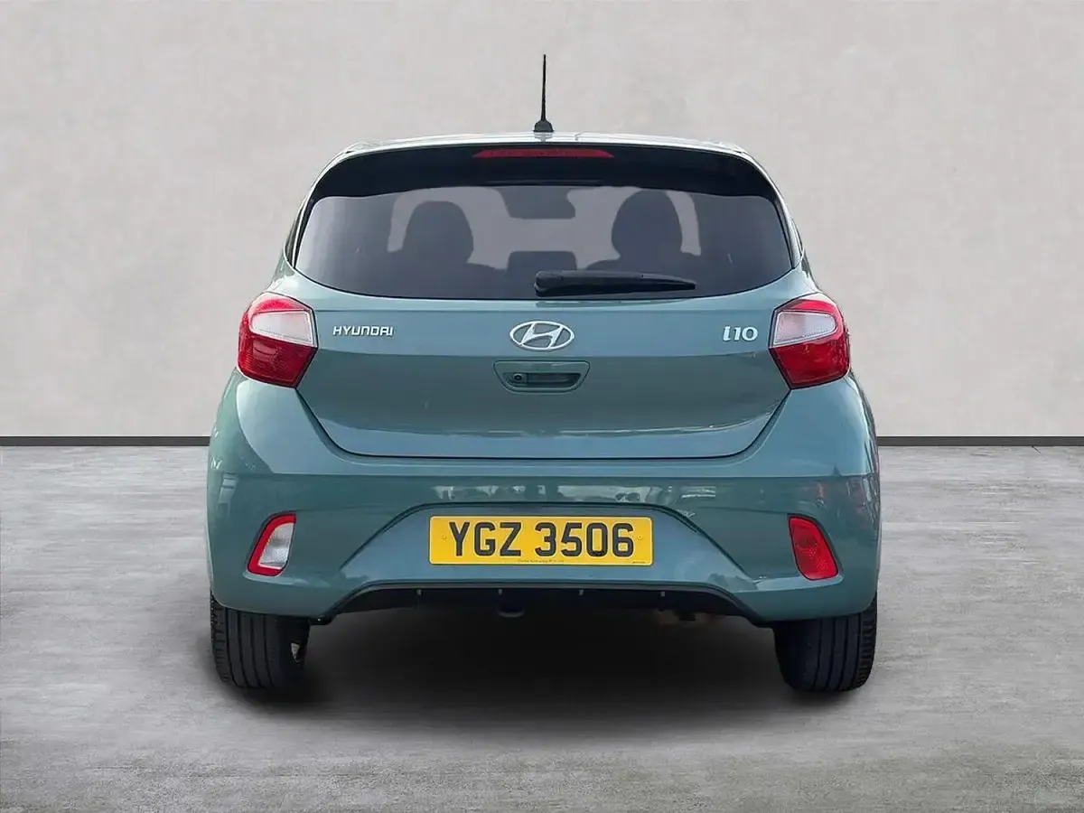 Used Hyundai i10 Premium 67 HP (49 kW) 2023 Green Hatchback