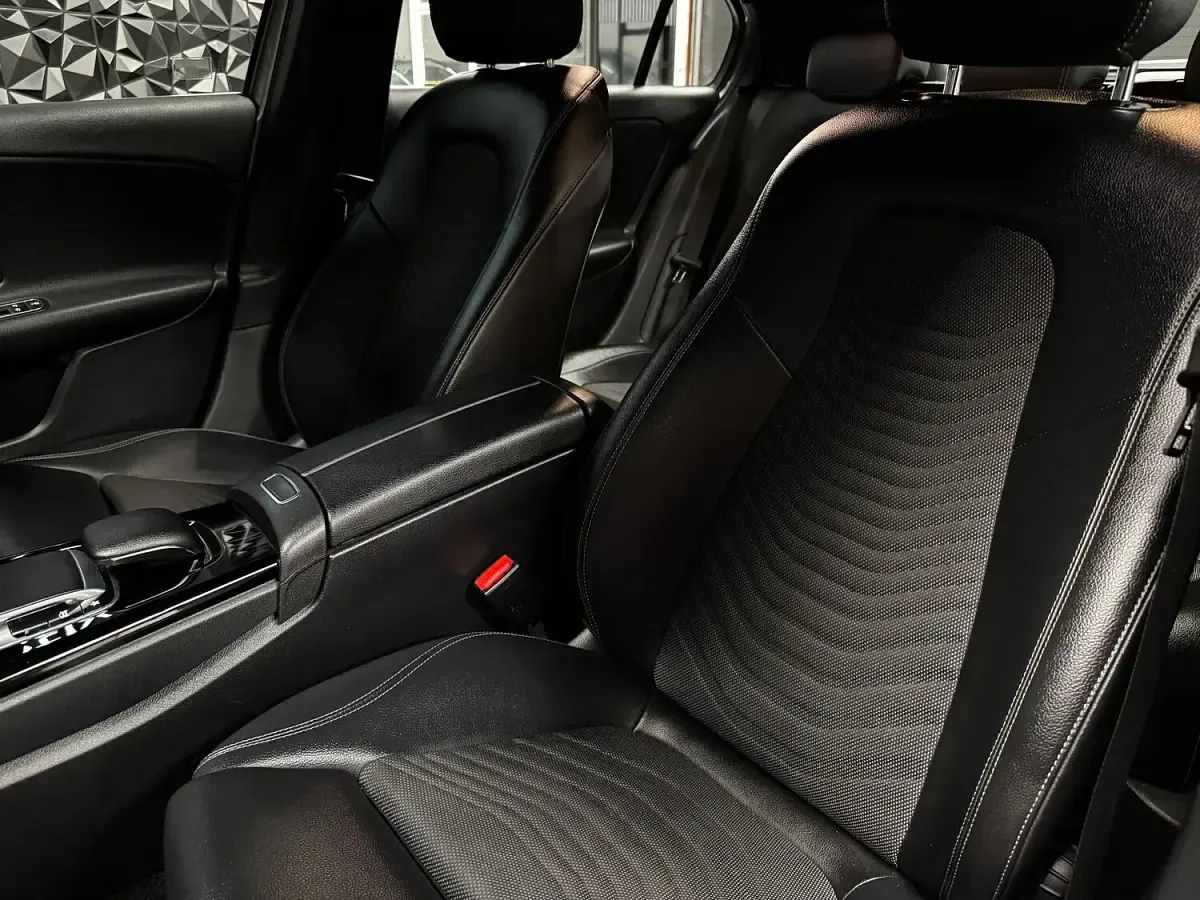 Used Mercedes A180 SE 116 HP (85 kW) 2019 Silver Hatchback