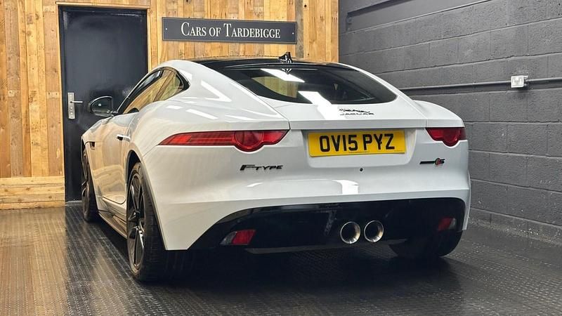 Used Jaguar F-Type Supercharged 380 HP (279 kW) 2015 White Coupe