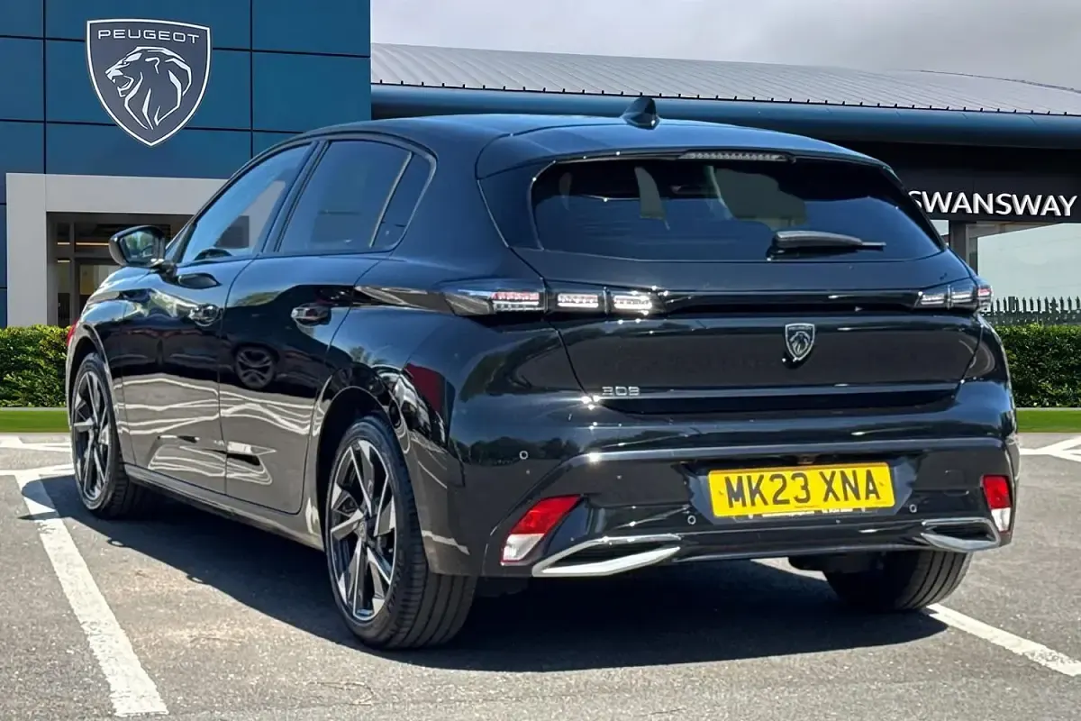 Second-hand Peugeot 308 Allure Premium 130 CP (95 kW) 2023 Negru Hatchback