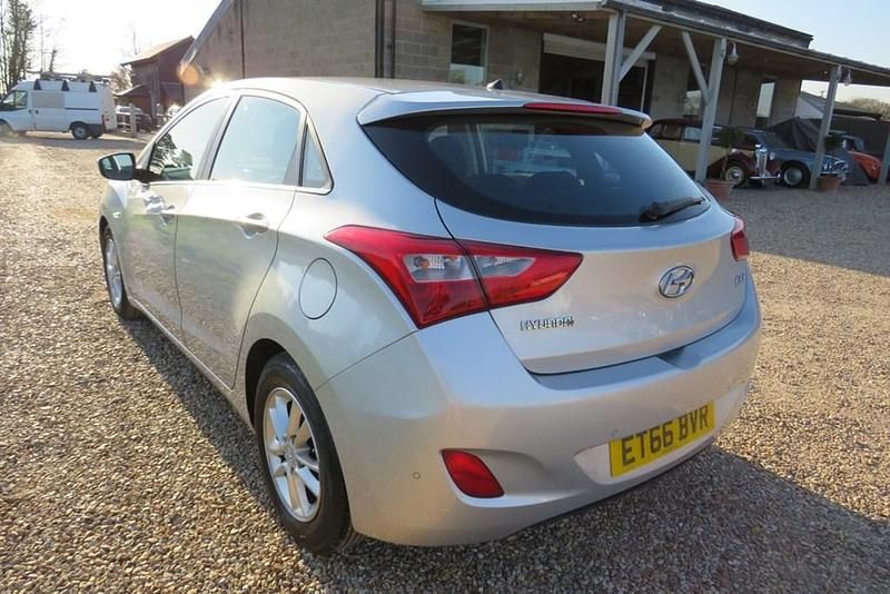 Used Hyundai i30 SE 110 HP (80 kW) 2016 Silver Hatchback