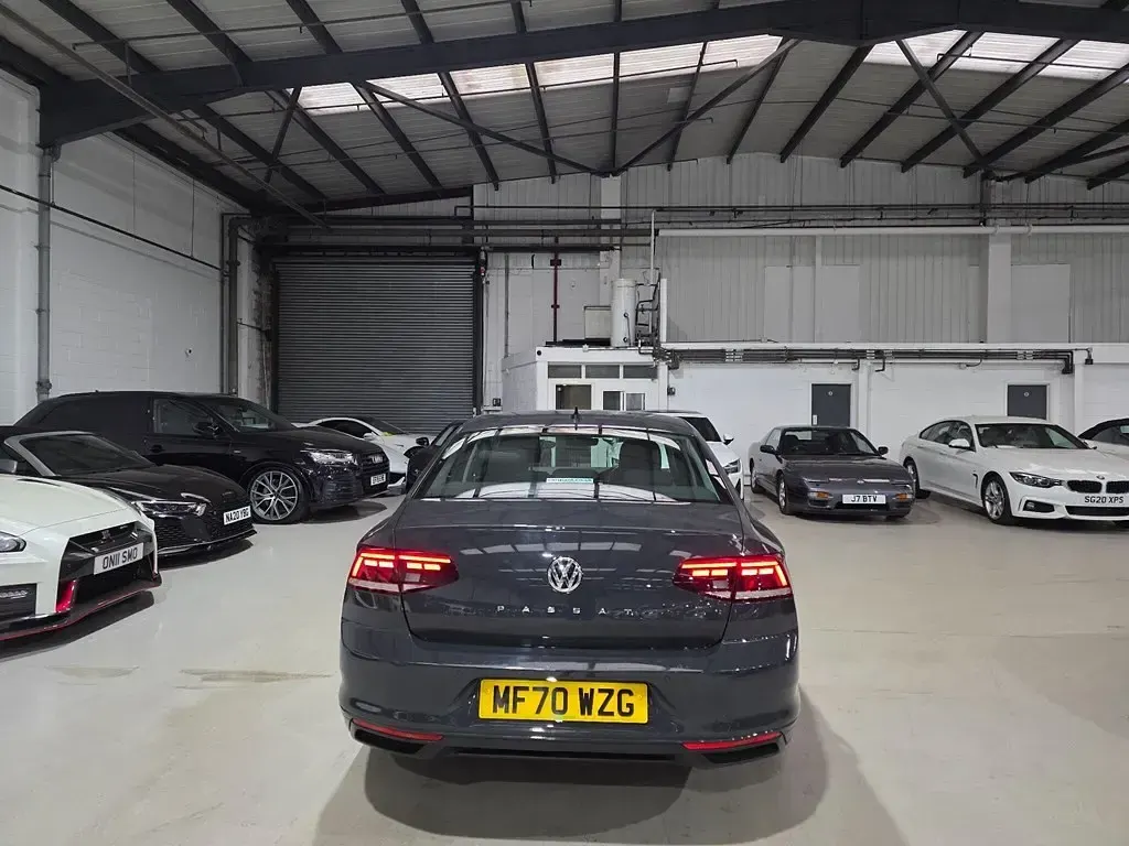 Used VW Passat SE 150 HP (110 kW) 2020 Grey Sedan