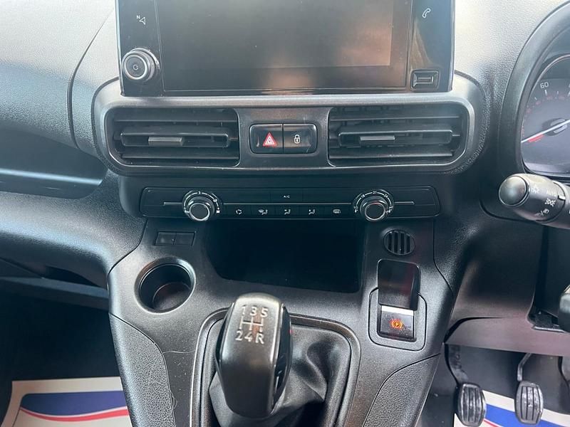 Used Citroën Berlingo 100 HP (73 kW) 2021 White MPV